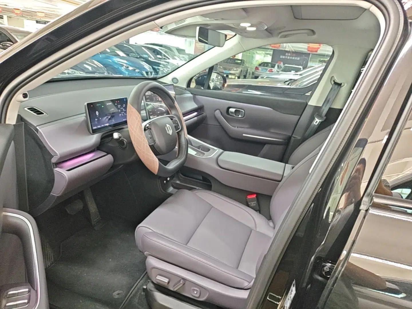 Leapmotor C16 2026 Extended-Range 280 LiDAR Zhizun Edition 6 Seats — миниатюра 17