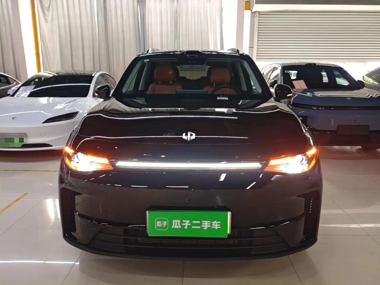 Leapmotor C16 2026 Extended-Range 280 LiDAR Zhizun Edition 6 Seats — миниатюра 2