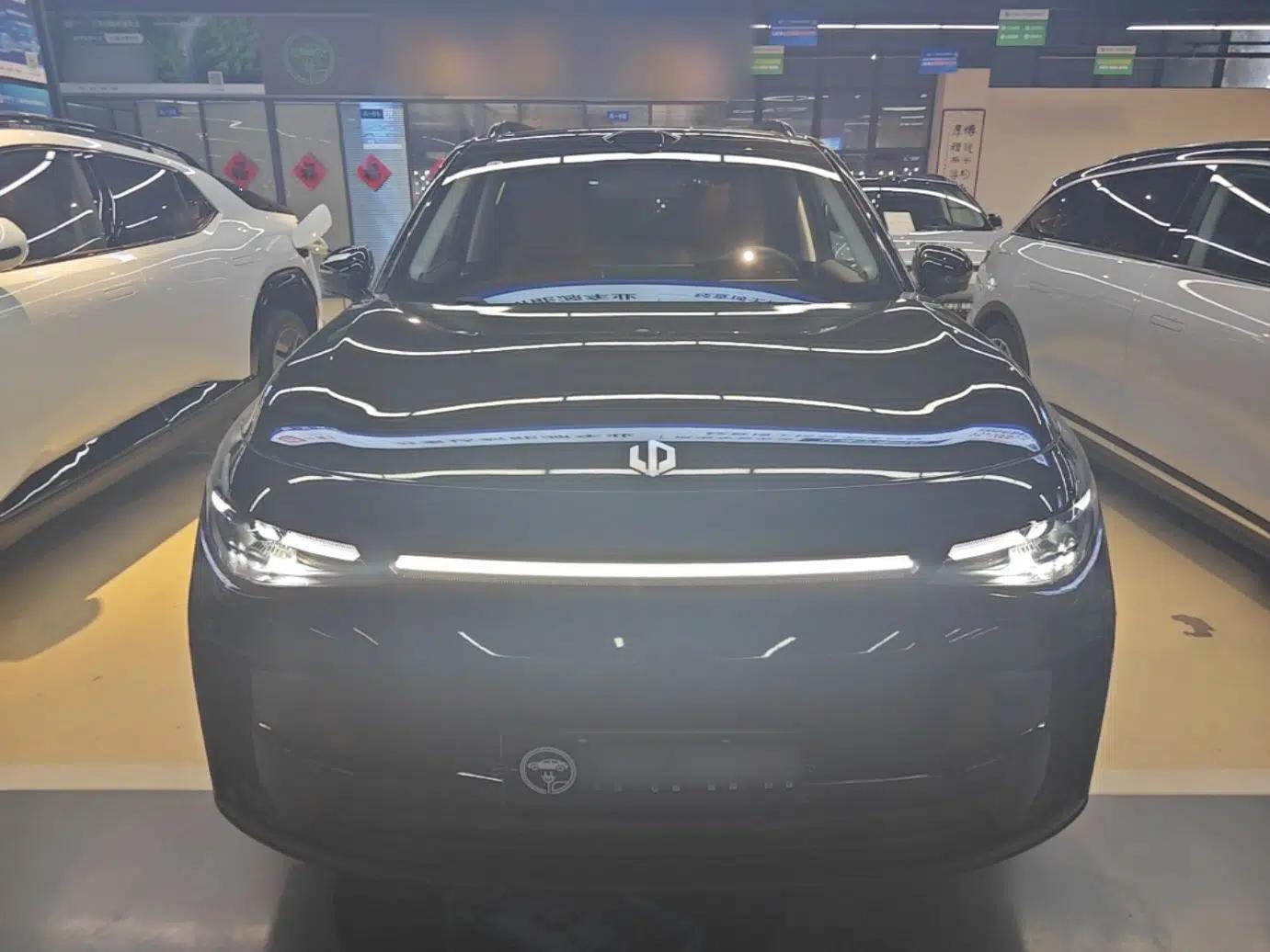Leapmotor C16 2026 Extended-Range 280 LiDAR Zhizun Edition 6 Seats — миниатюра 2