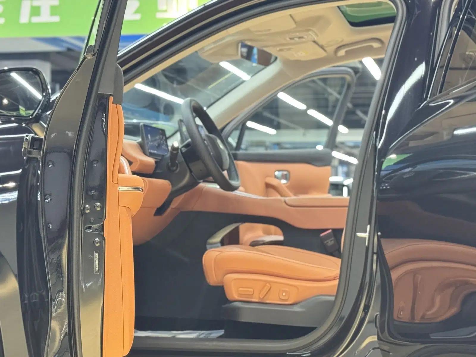 Leapmotor C16 2026 Extended-Range 280 LiDAR Zhizun Edition 6 Seats — миниатюра 26