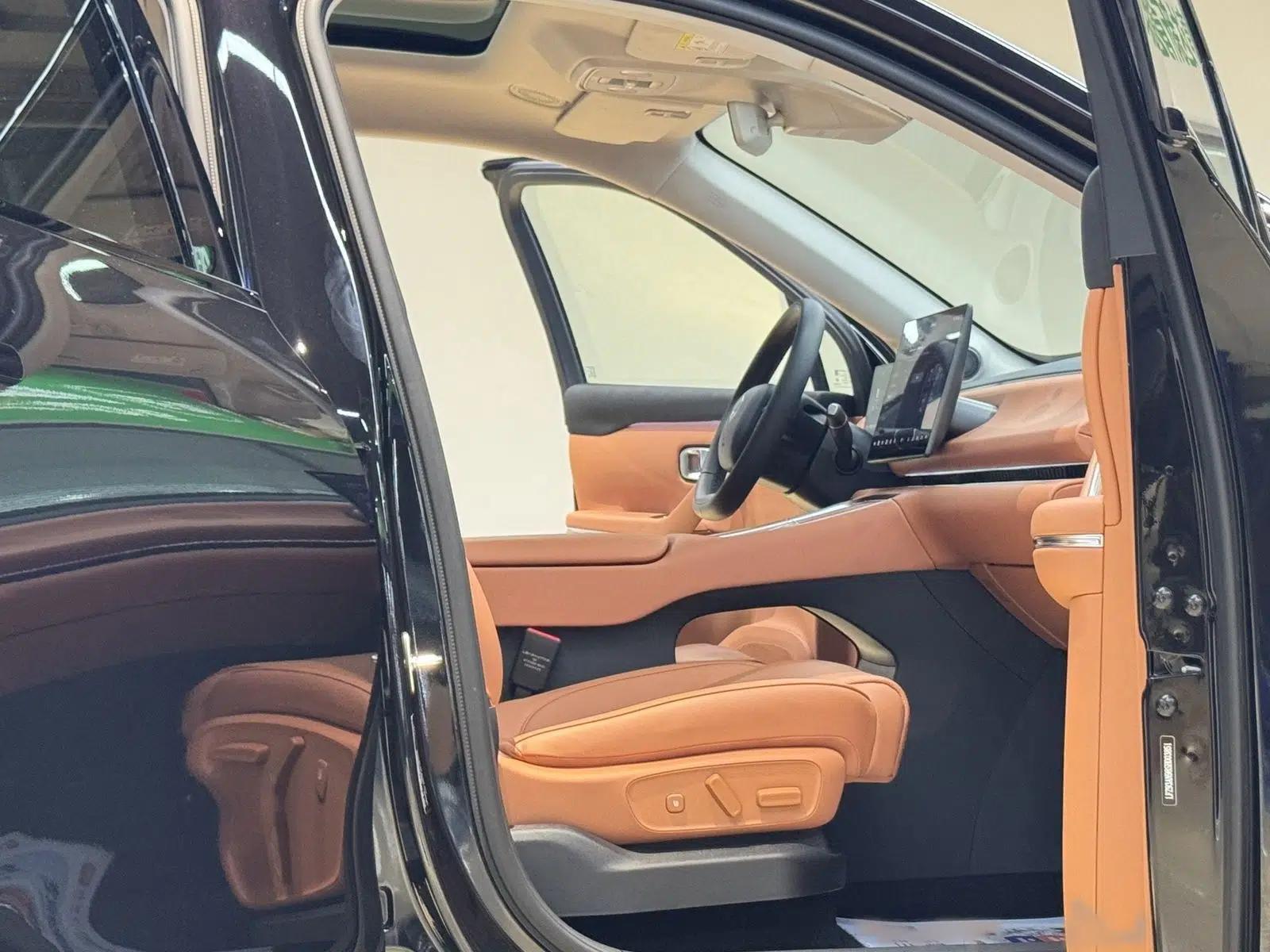 Leapmotor C16 2026 Extended-Range 280 LiDAR Zhizun Edition 6 Seats — миниатюра 28