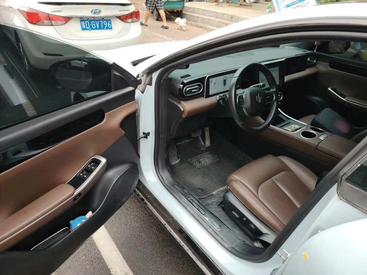 Leapmotor C01 2023 Range-Extended 216 Comfort Edition — миниатюра 16
