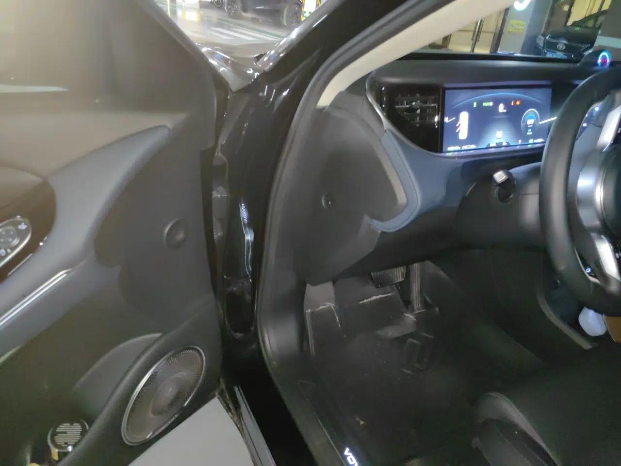 VOYAH FREE 2024 Ultra-Long Range Intelligent Driving Version — миниатюра 16
