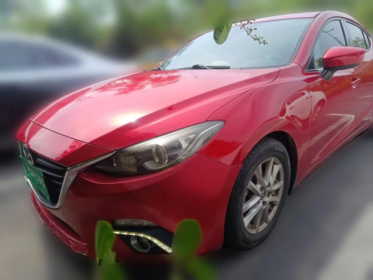 Mazda 3 Axela 2016 Sedan 1.5L Automatic Luxury Model — миниатюра 1