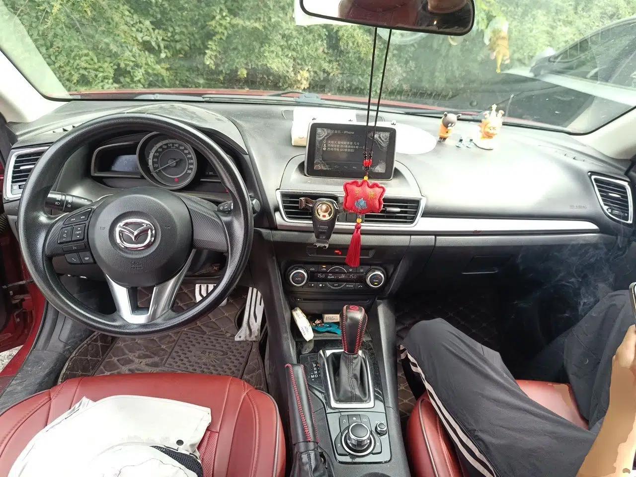 Mazda 3 Axela 2016 Sedan 1.5L Automatic Luxury Model — миниатюра 9