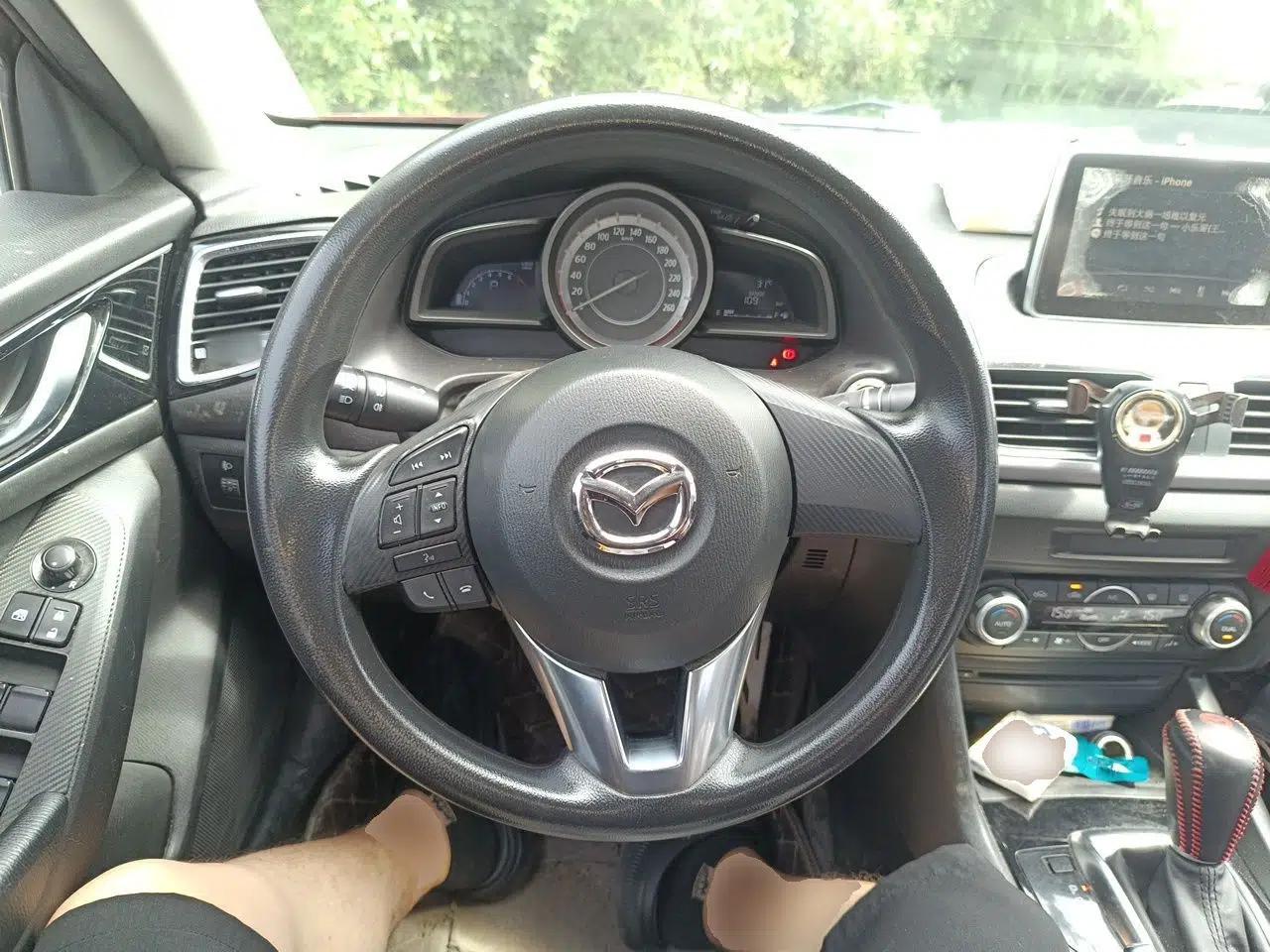Mazda 3 Axela 2016 Sedan 1.5L Automatic Luxury Model — миниатюра 10