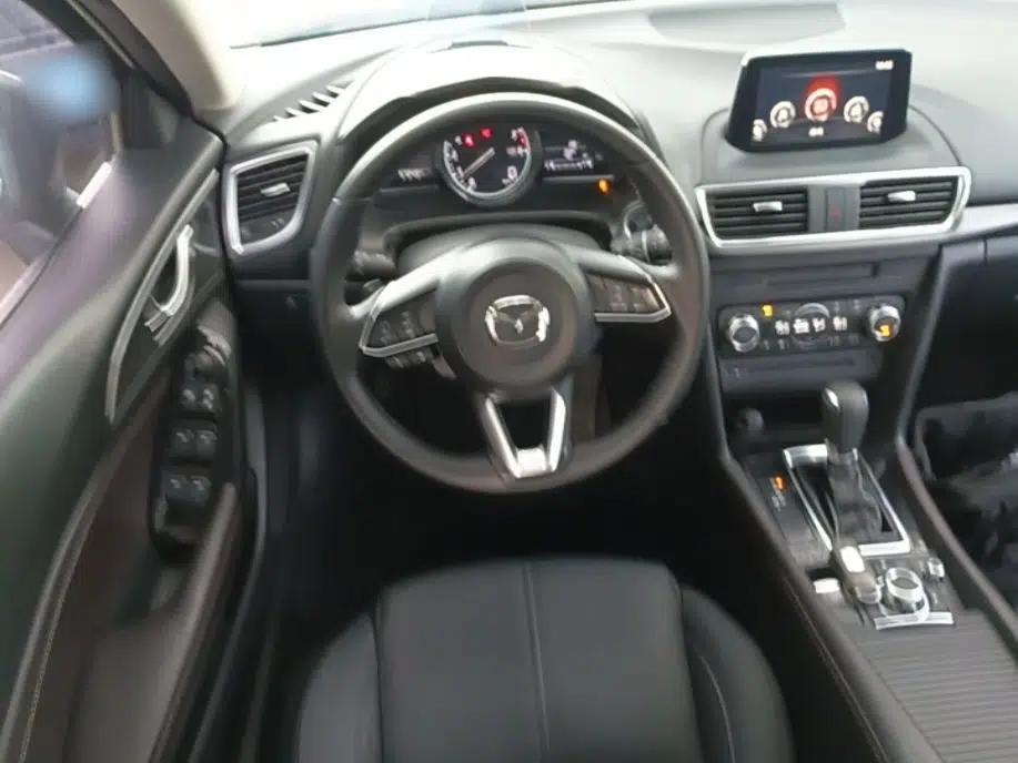Mazda 3 Axela 2017 Hatchback 2.0L Automatic Sport Model China V Emission Standard — миниатюра 13