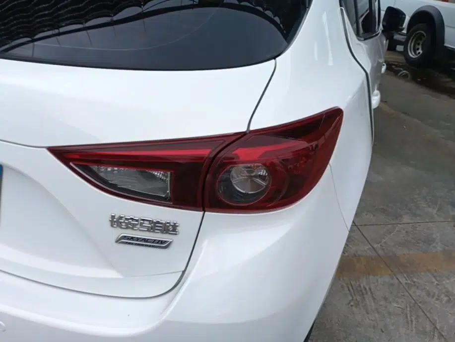 Mazda 3 Axela 2017 Hatchback 2.0L Automatic Sport Model China V Emission Standard — миниатюра 9