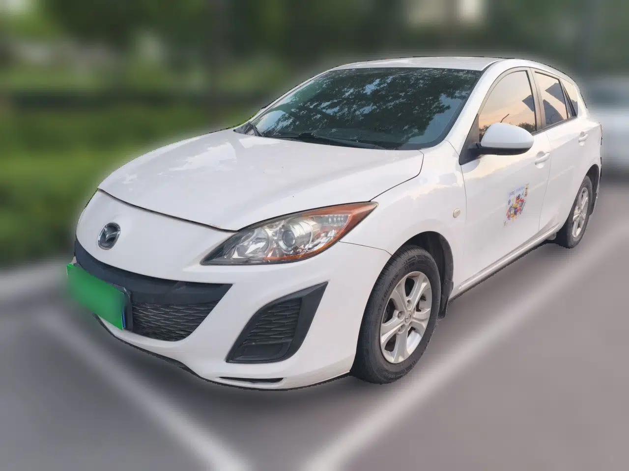 Mazda 3 2012 Hatchback 1.6L Manual Comfort Model — миниатюра 1