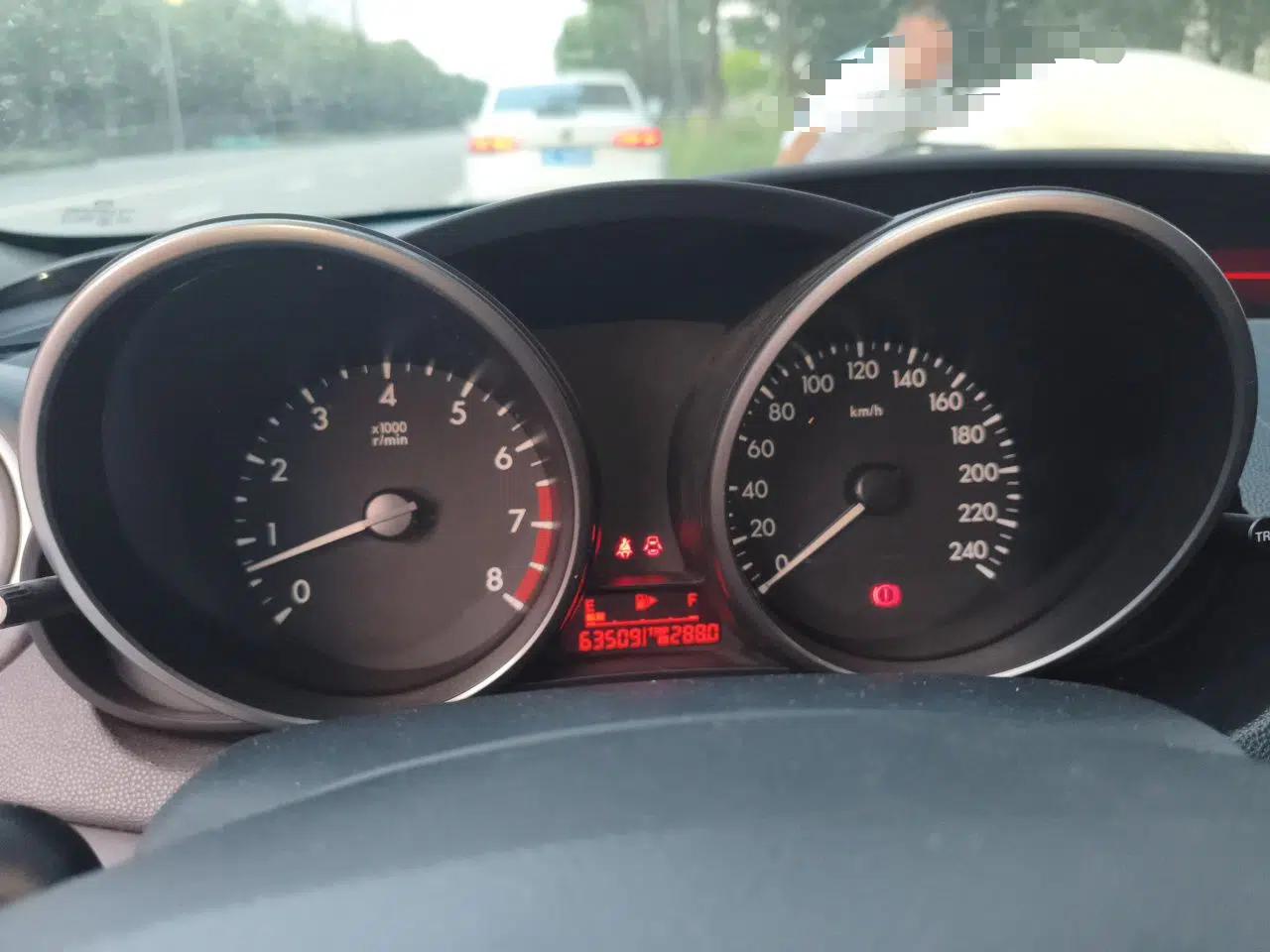 Mazda 3 2012 Hatchback 1.6L Manual Comfort Model — миниатюра 11