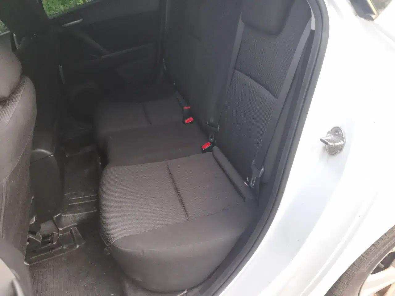 Mazda 3 2012 Hatchback 1.6L Manual Comfort Model — миниатюра 17
