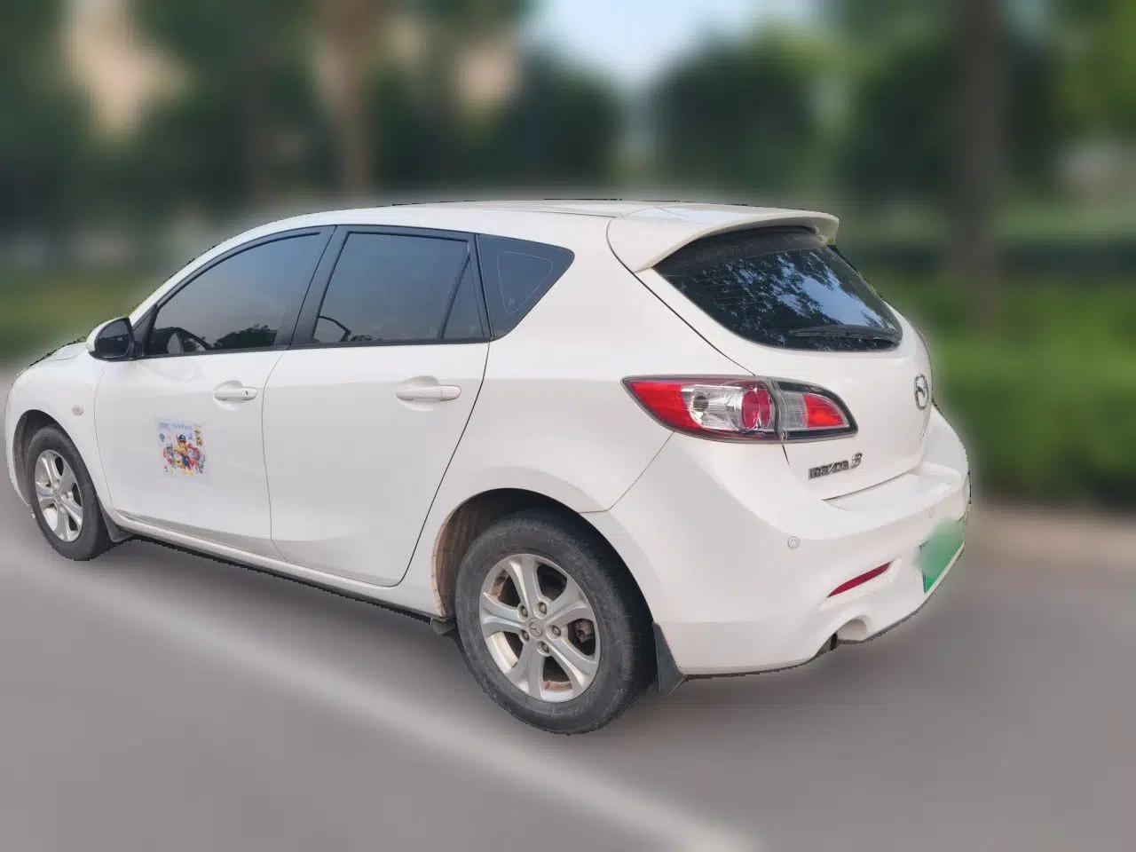 Mazda 3 2012 Hatchback 1.6L Manual Comfort Model — миниатюра 4