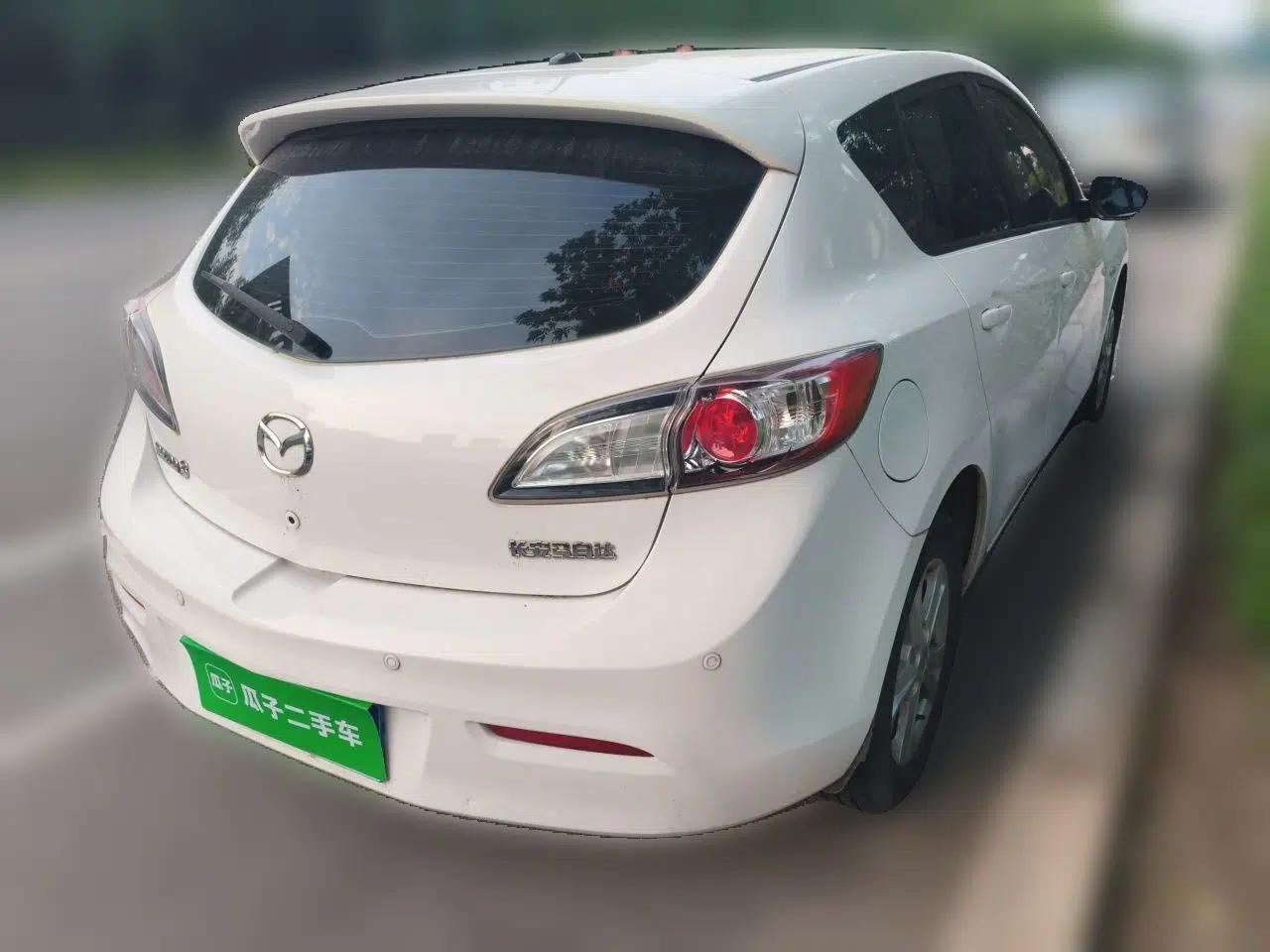 Mazda 3 2012 Hatchback 1.6L Manual Comfort Model — миниатюра 6