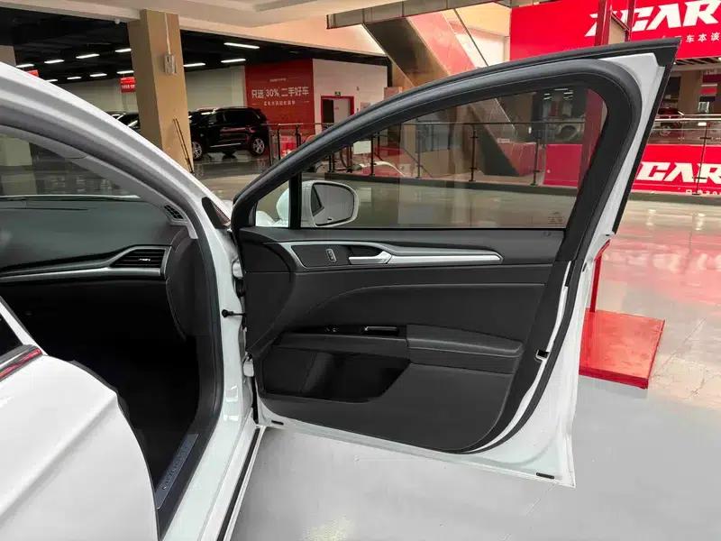 2013 Ford Mondeo 1.5L GTDi180 Fashion Edition — миниатюра 30