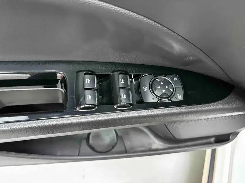 2013 Ford Mondeo 1.5L GTDi180 Fashion Edition — миниатюра 38