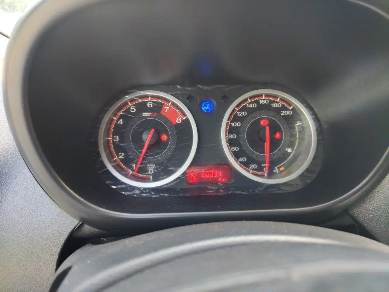 MG 3SW 2015 1.5L AMT Elite Model — миниатюра 11