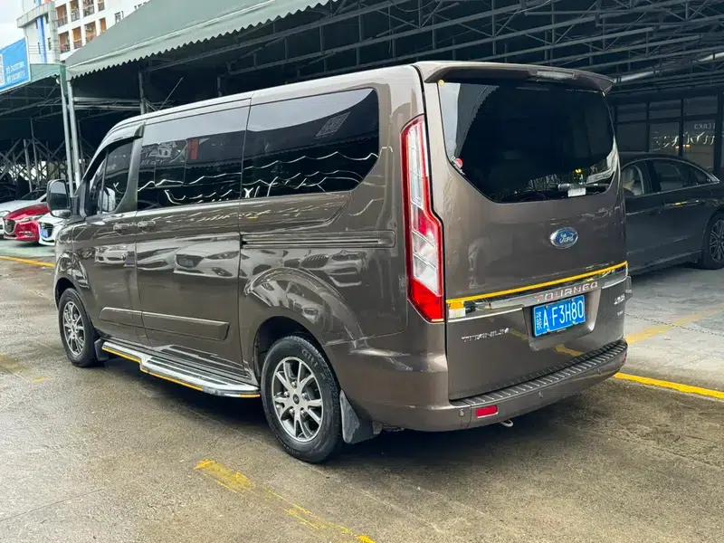 Tourneo 2016 2.0T Manual Elite Edition — миниатюра 4