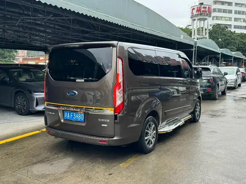 Tourneo 2016 2.0T Manual Elite Edition — миниатюра 6