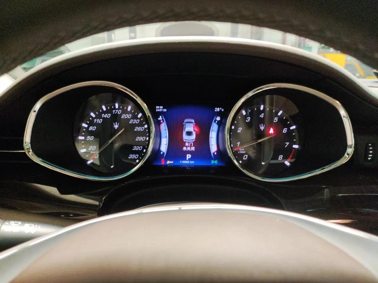 Maserati President 2013 3.8T Standard Model — миниатюра 11