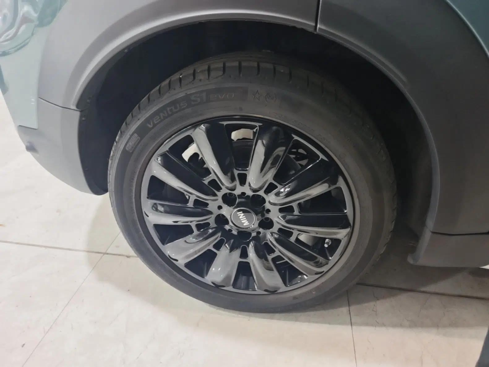 MINI Countryman 2023 Updated 1.5T COOPER ALL4 Connoisseur — миниатюра 11