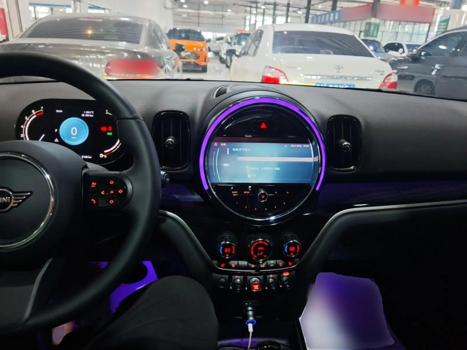 MINI Countryman 2023 Updated 1.5T COOPER ALL4 Connoisseur — миниатюра 17