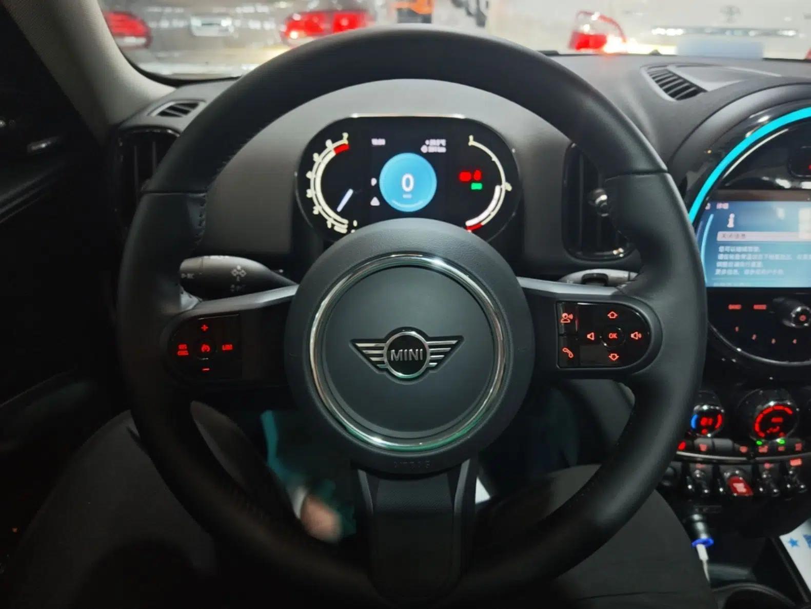 MINI Countryman 2023 Updated 1.5T COOPER ALL4 Connoisseur — миниатюра 18