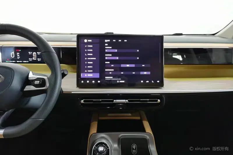 Trumpchi E8 PHEV 2024 2.0ATK 150km MAX Edition — миниатюра 8