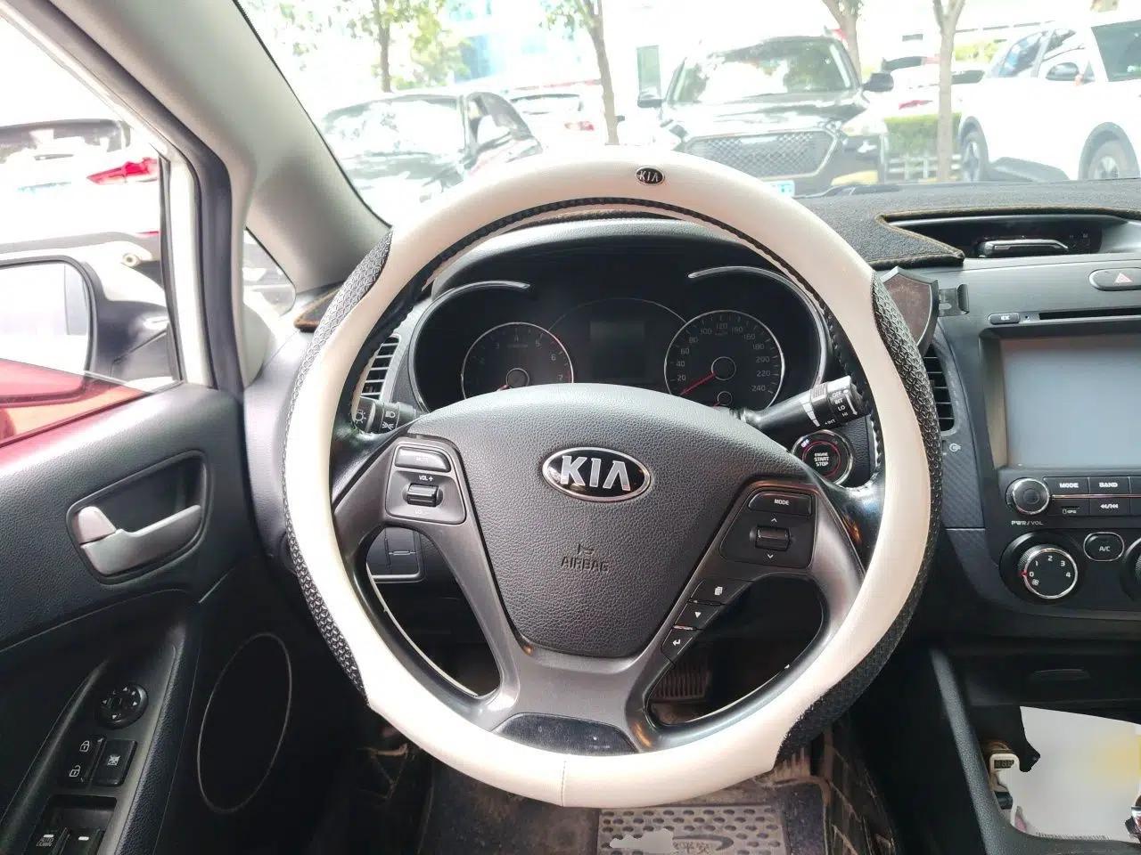 Kia K3 2015 1.6L Automatic GLS — миниатюра 10