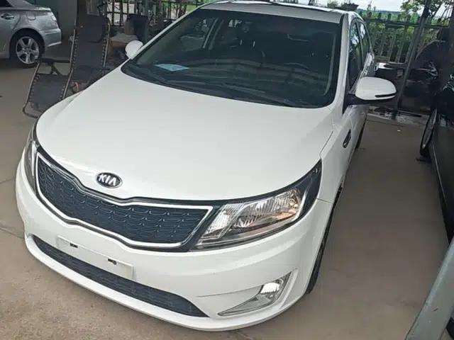 Kia K2 2012 Hatchback 1.6L AT Premium