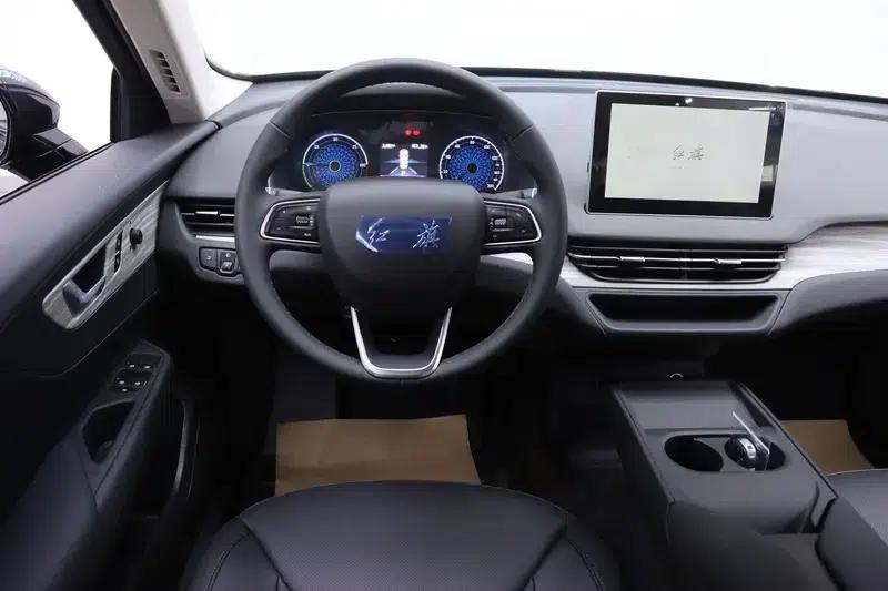 Hongqi E-QM5 2025 500KM Travel Edition — миниатюра 18