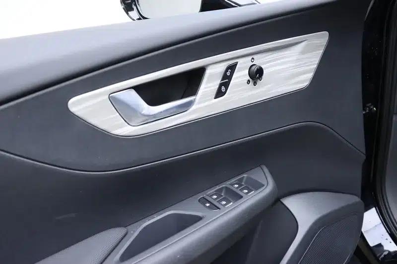 Hongqi E-QM5 2025 500KM Travel Edition — миниатюра 21