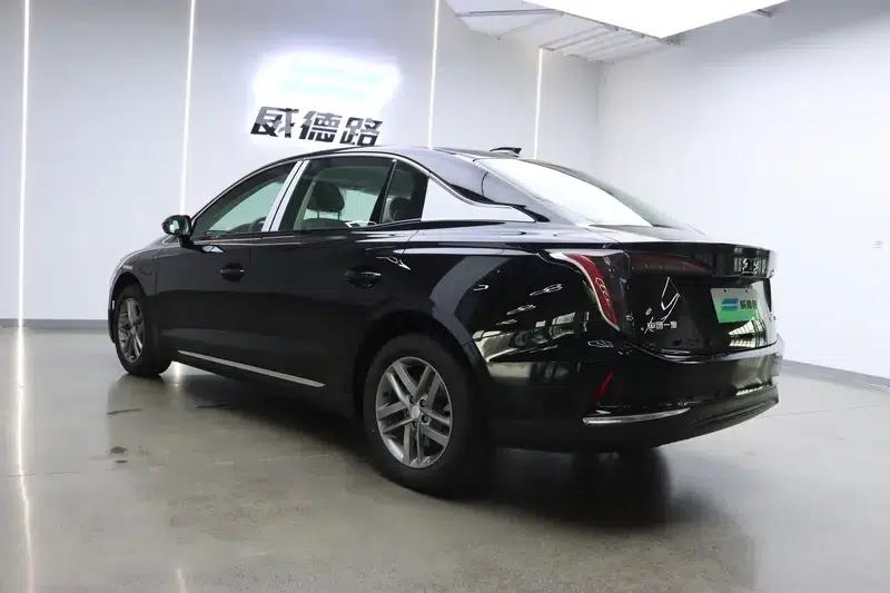 Hongqi E-QM5 2025 500KM Travel Edition — миниатюра 5