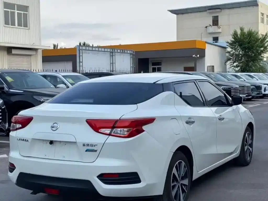 Nissan Bluebird 2021 1.6L CVT Cool Edition — миниатюра 4