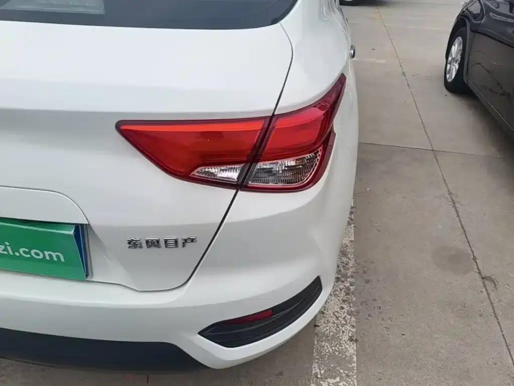 Nissan Bluebird 2019 1.6L Manual Fashion Edition (China VI Emission Standard) — миниатюра 8