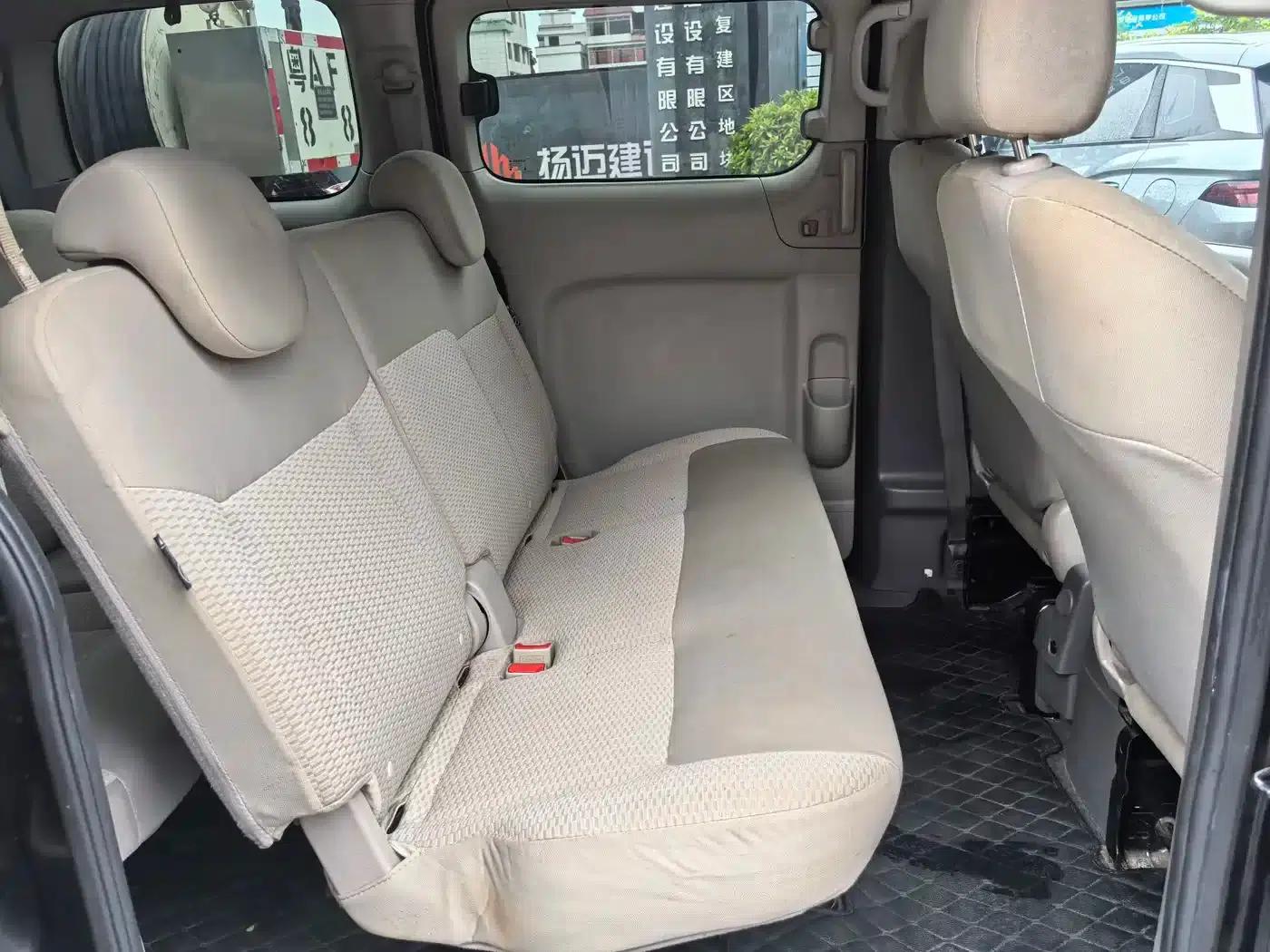 Nissan NV200 2016 Facelift 1.6L CVT Luxury Model — миниатюра 13