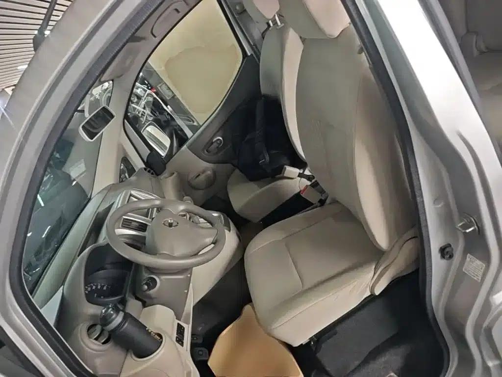 Nissan NV200 2018 1.6L CVT Luxury — миниатюра 15