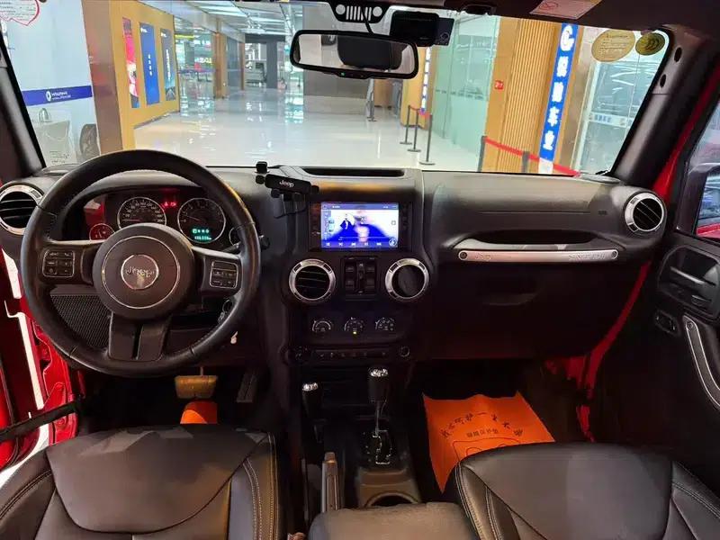 2017 Jeep Wrangler 3.0L Sahara Four-Door Comfort Edition — миниатюра 7