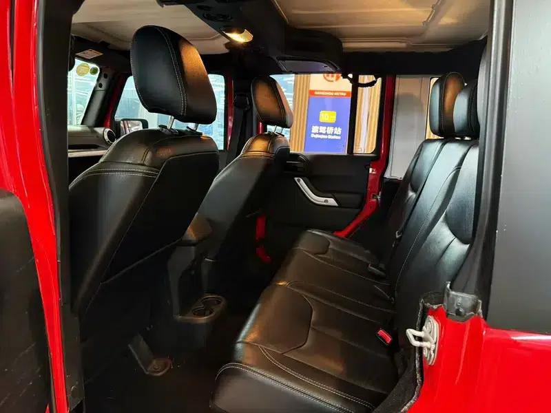 2017 Jeep Wrangler 3.0L Sahara Four-Door Comfort Edition — миниатюра 9