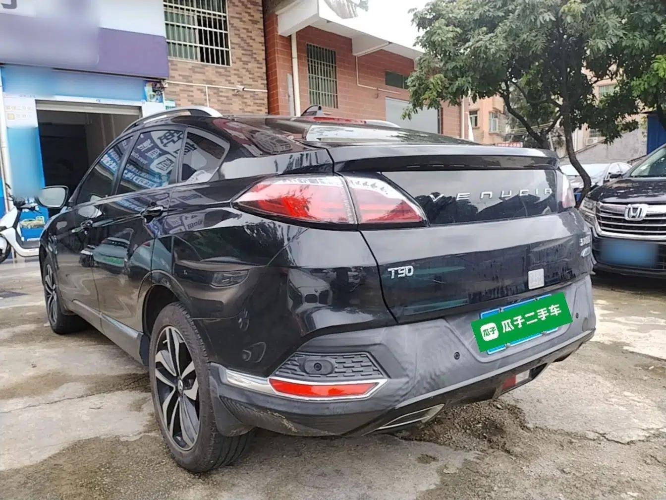 Venucia T90 2018 2.0L CVT Smart Connect Luxury Edition China V Standard — миниатюра 4