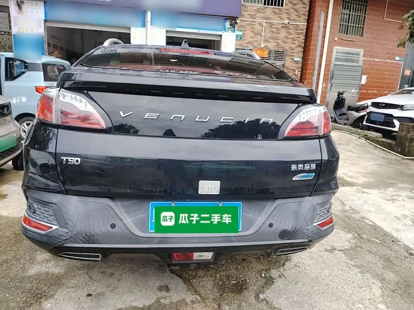 Venucia T90 2018 2.0L CVT Smart Connect Luxury Edition China V Standard — миниатюра 5