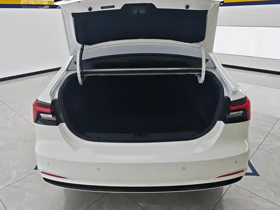 Roewe i6 MAX New Energy 2023 EV 420 Panoramic Roof Special Edition — миниатюра 4