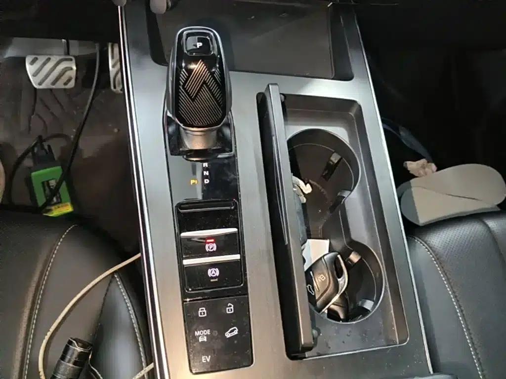 Roewe RX5 eMAX 2022 1.5T PHEV Fearless Premium Edition — миниатюра 14