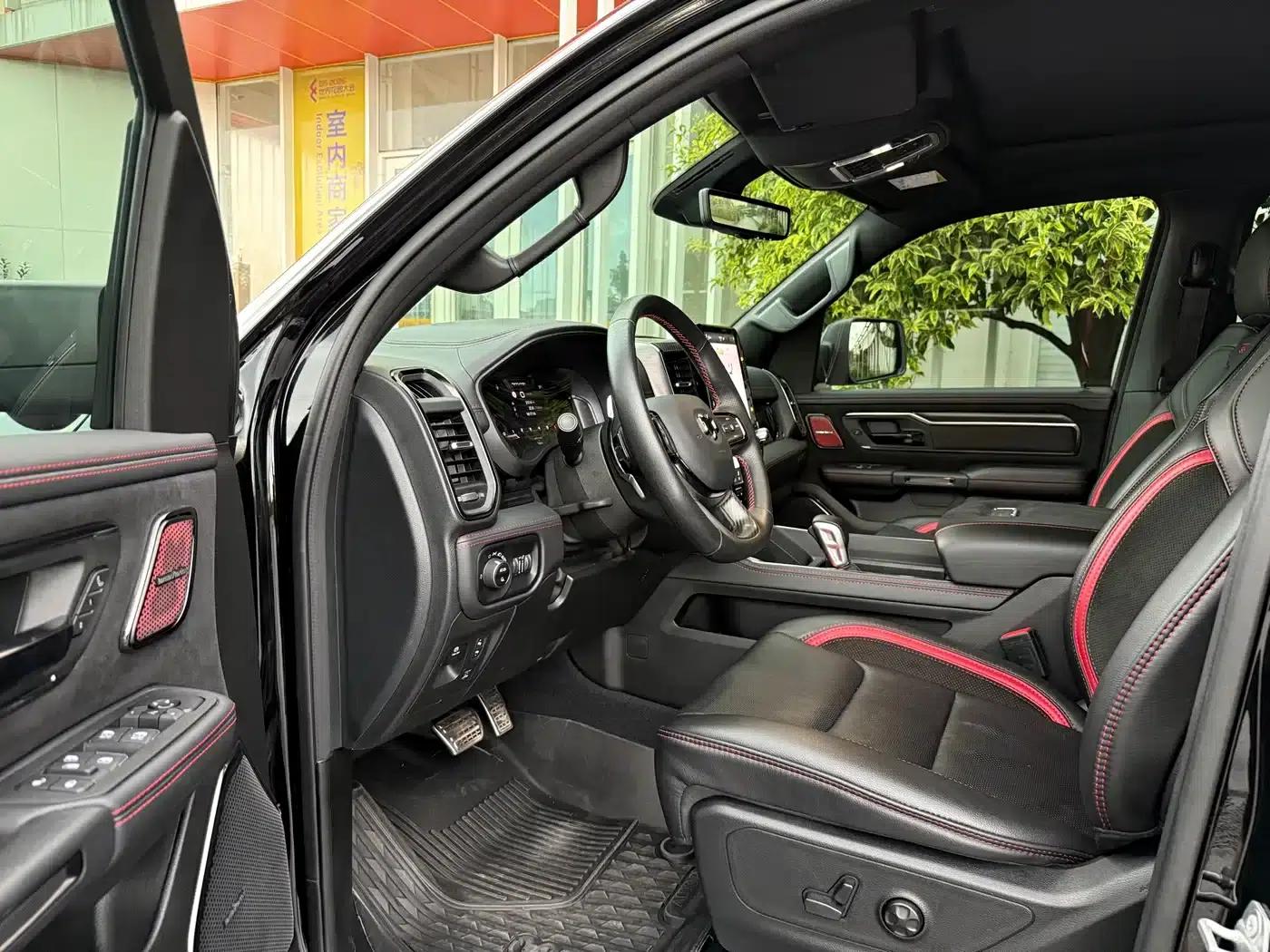 RAM Trucks 2025 3.0T Automatic — миниатюра 6