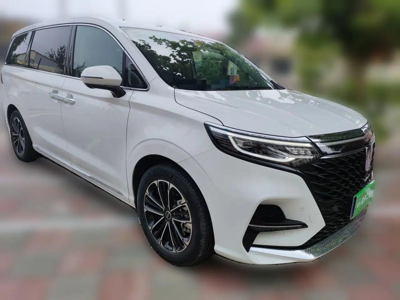 Roewe iMAX8 2022 400TGI Celebration Edition — миниатюра 3