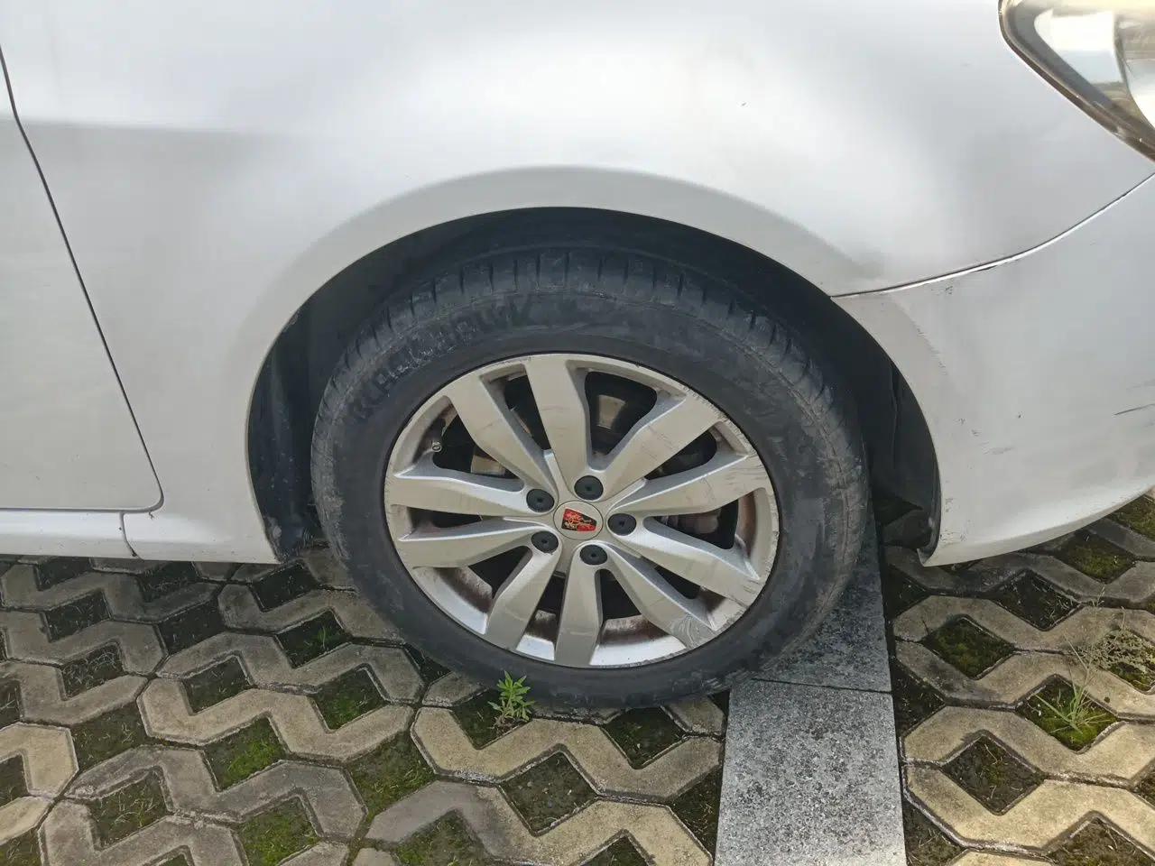 Roewe 350 2015 1.5L Automatic Luxury Sunroof Edition — миниатюра 8