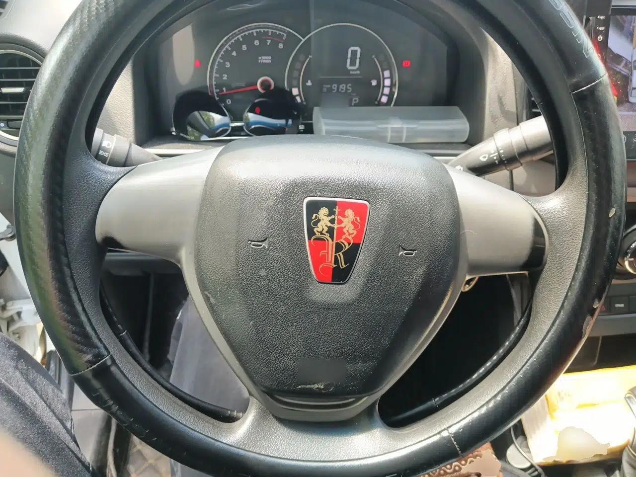 Roewe 350 2015 1.5L Automatic Luxury Sunroof Edition — миниатюра 10