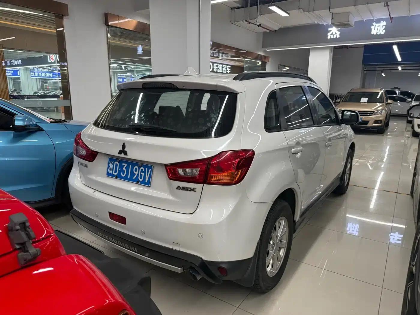 2015 ASX 2.0L CVT 2WD Elite Edition — миниатюра 4