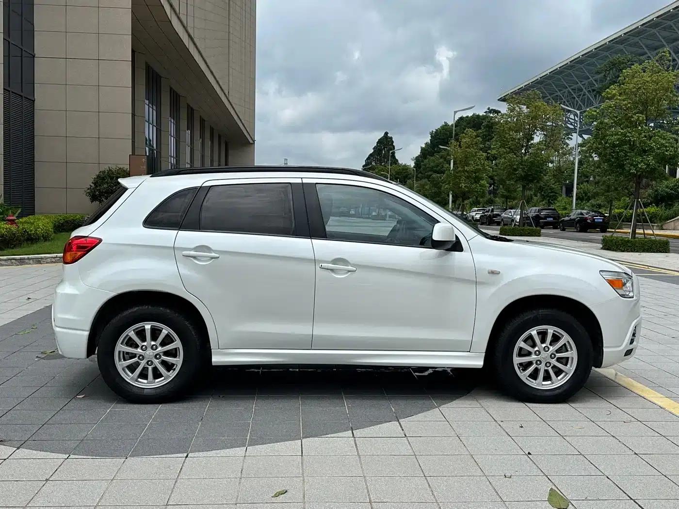 2011 ASX (Imported) 2.0L 2WD Luxury Edition — миниатюра 5