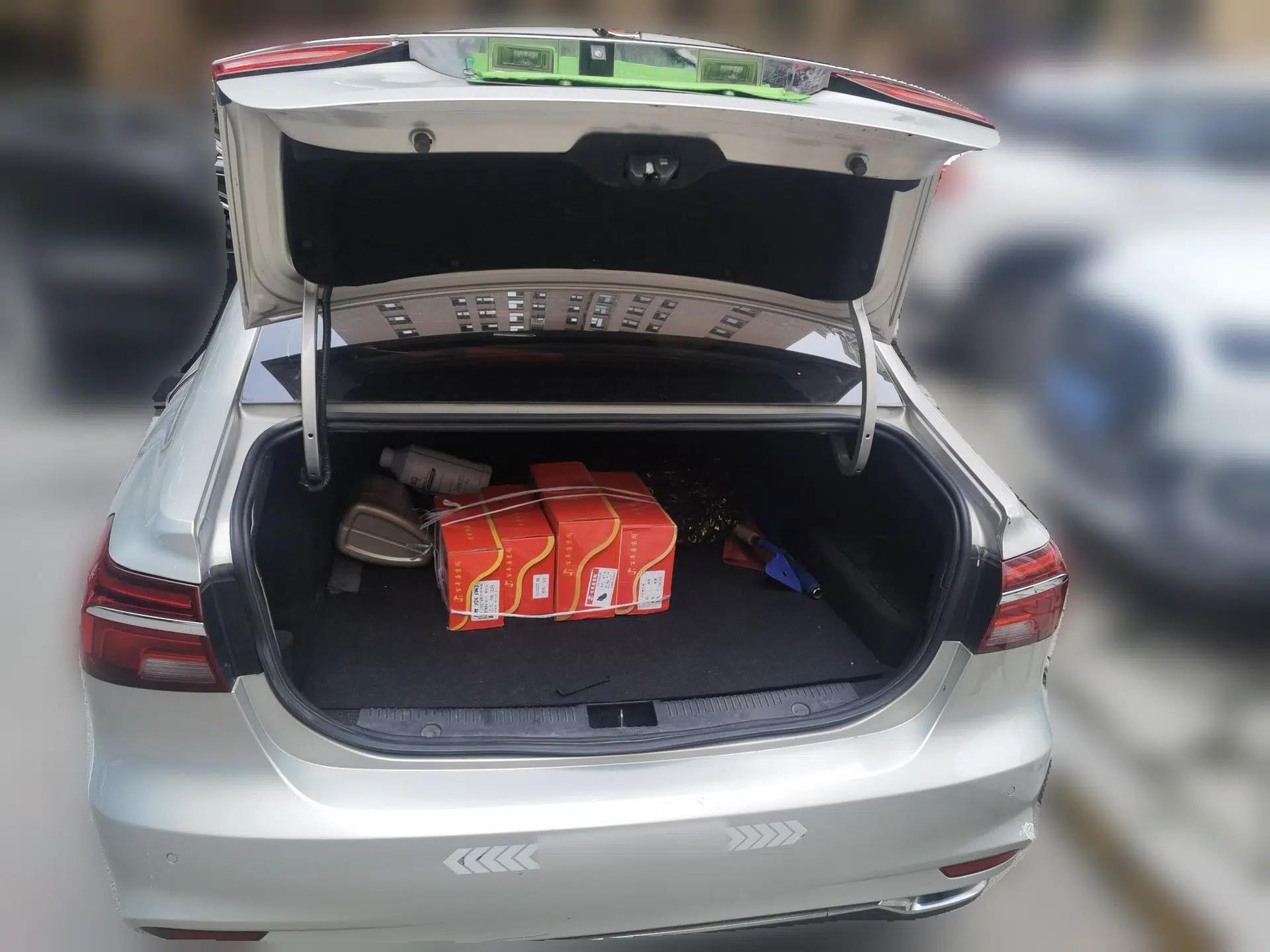 Roewe i6 New Energy 2017 45T Hybrid Connect & Smart Enjoyment Edition — миниатюра 19