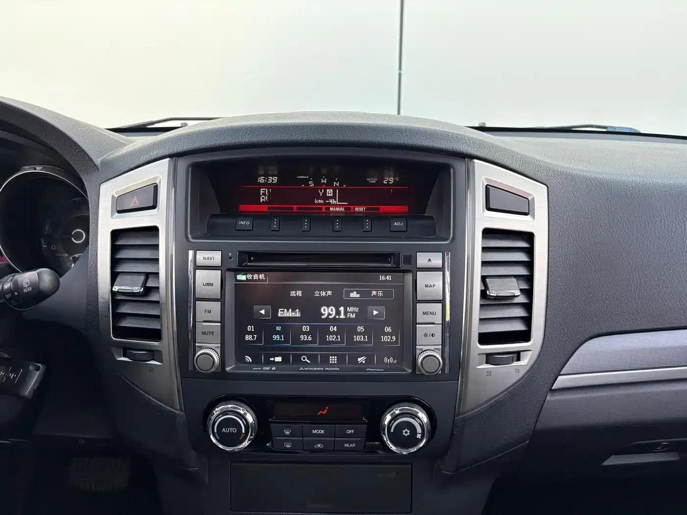 2015 Pajero Imported 3.0L Automatic Elite Super Edition (National IV Emission Standard) — миниатюра 10